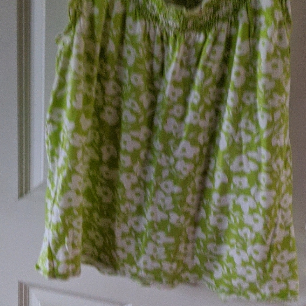 Woman's sleeveless tops